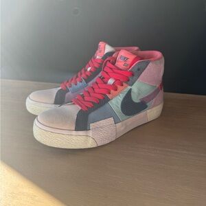 Nike SB High-Top Sneakers with Red and Black Accents
